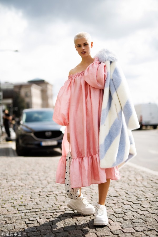 男朋友说,他公司一半女员工都在年会当晚脱单了