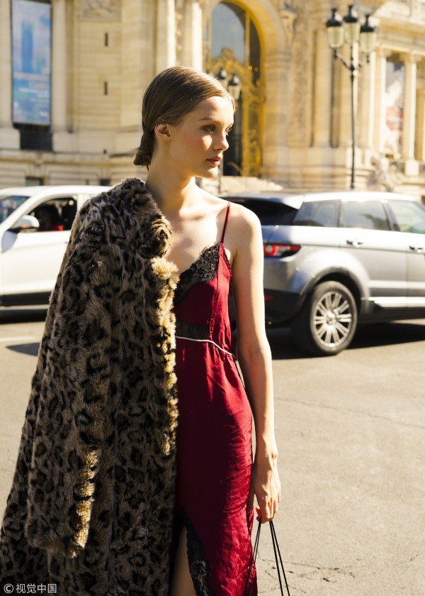 男朋友说,他公司一半女员工都在年会当晚脱单了