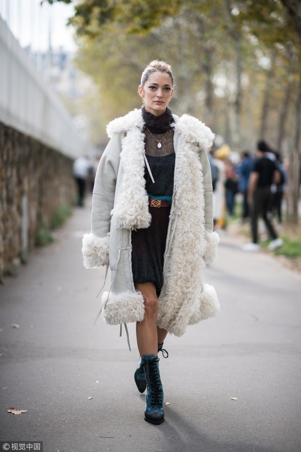 男朋友说,他公司一半女员工都在年会当晚脱单了